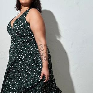 TORRID 3X GREEN LEOPARD STUDIO KNIT TIE FRONT HI-LO DRESS